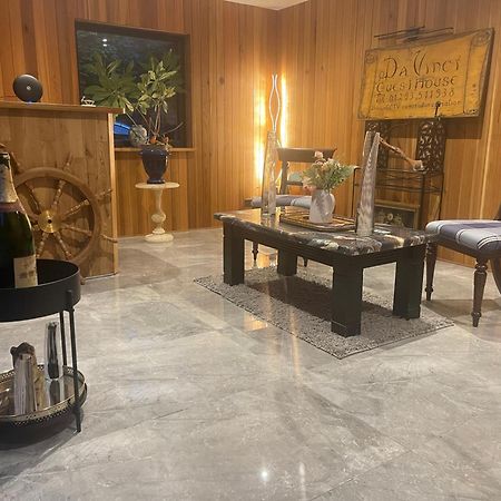 Da Vinci Guest House & Guest Parking, A Real Gem Κρόουλι Εξωτερικό φωτογραφία