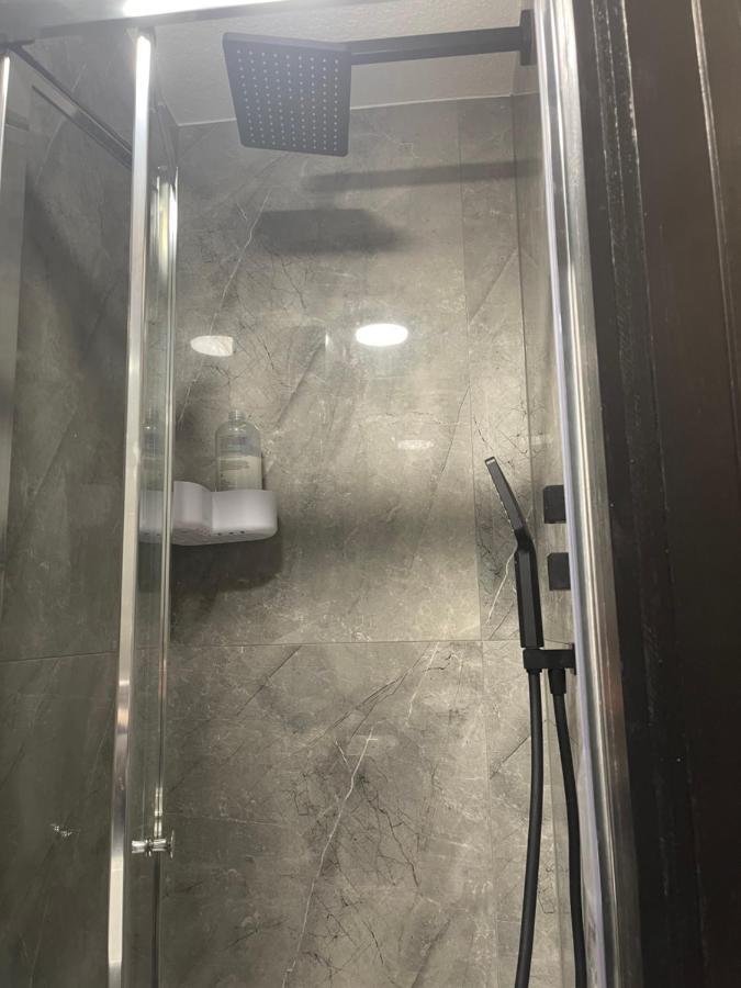 Da Vinci Guest House & Guest Parking, A Real Gem Κρόουλι Εξωτερικό φωτογραφία