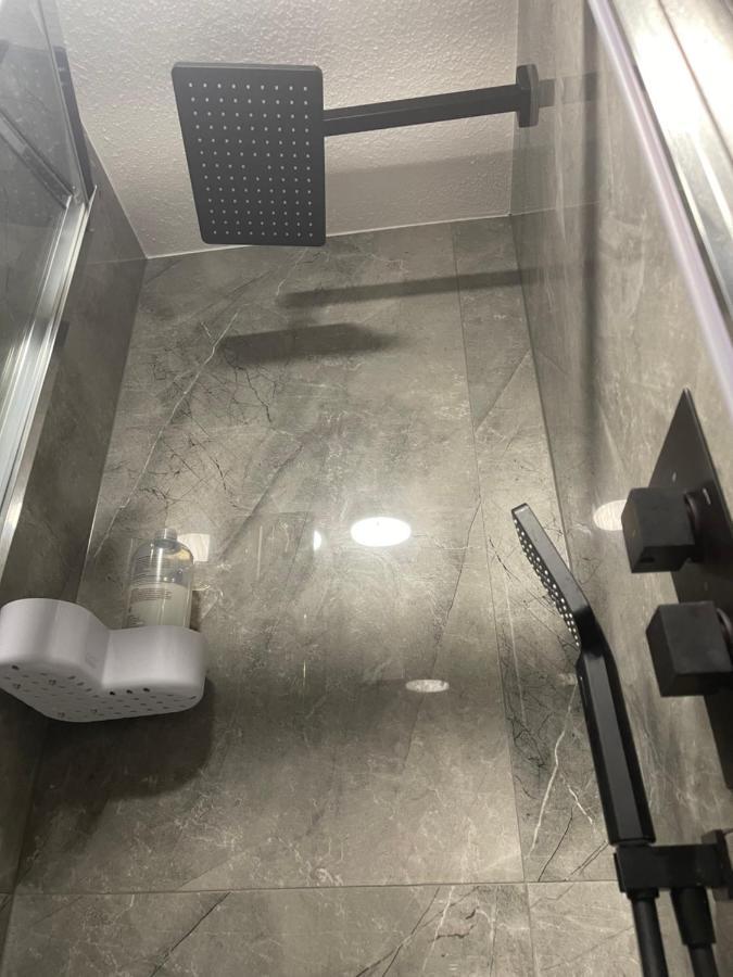 Da Vinci Guest House & Guest Parking, A Real Gem Κρόουλι Εξωτερικό φωτογραφία