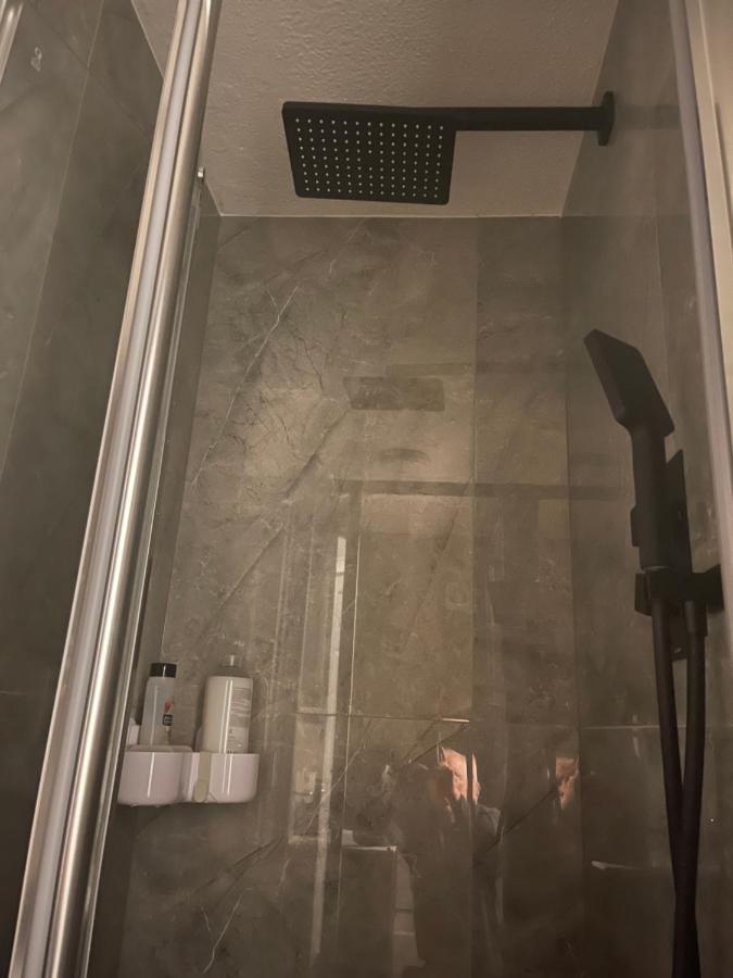 Da Vinci Guest House & Guest Parking, A Real Gem Κρόουλι Εξωτερικό φωτογραφία