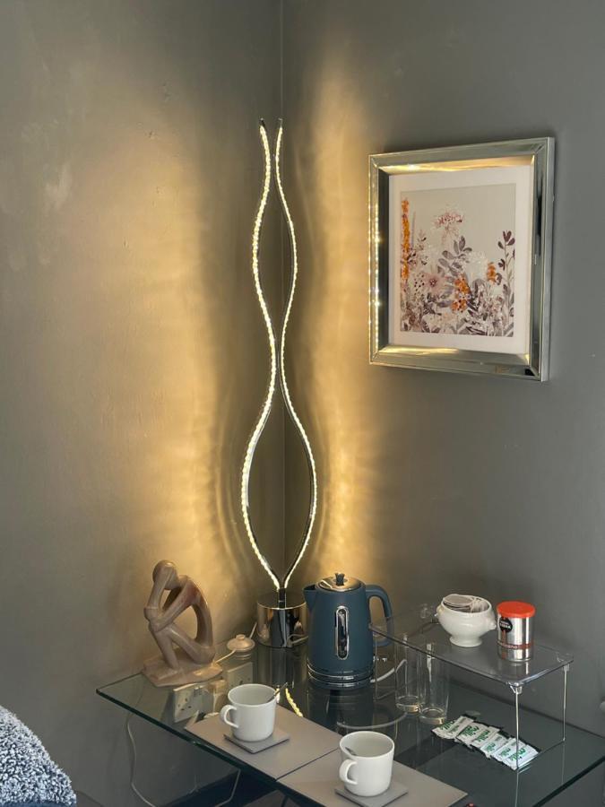Da Vinci Guest House & Guest Parking, A Real Gem Κρόουλι Εξωτερικό φωτογραφία