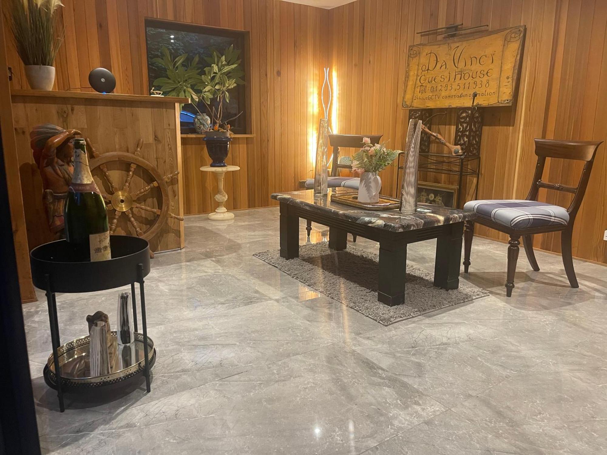 Da Vinci Guest House & Guest Parking, A Real Gem Κρόουλι Εξωτερικό φωτογραφία