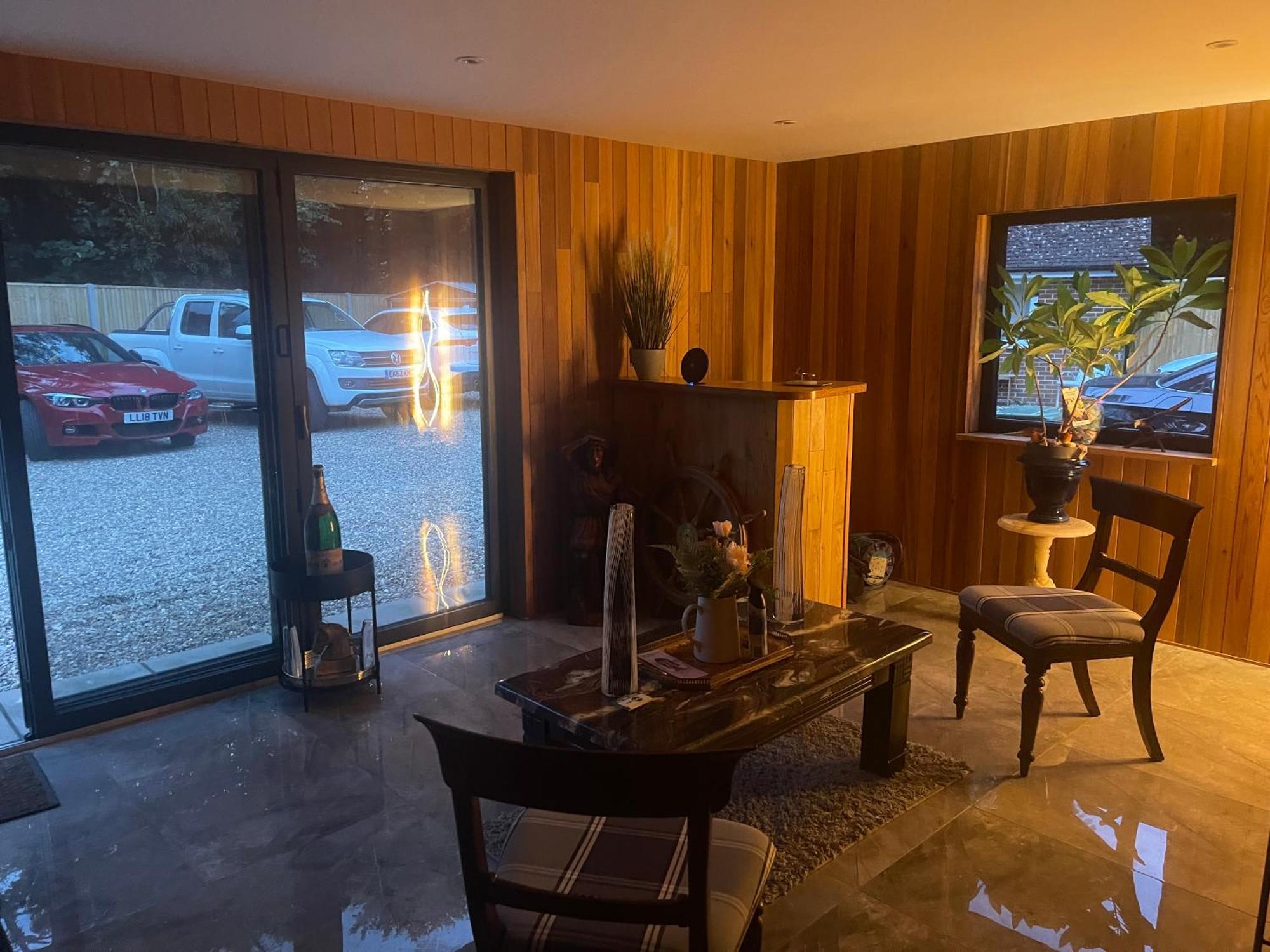 Da Vinci Guest House & Guest Parking, A Real Gem Κρόουλι Εξωτερικό φωτογραφία